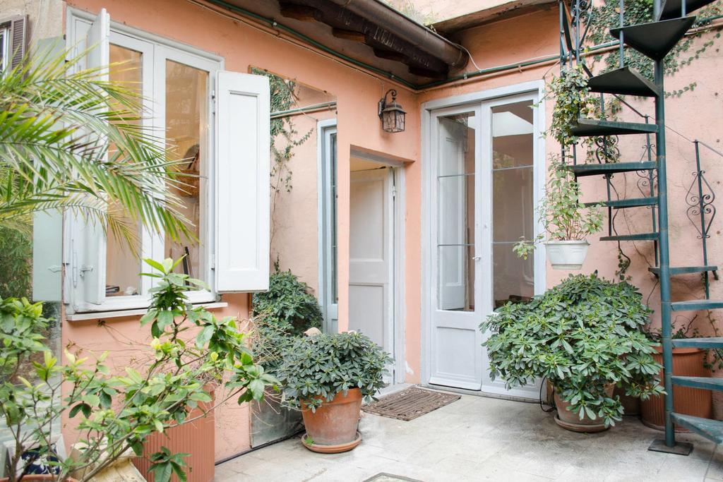 Monti Secret Garden Apartment Рим Екстериор снимка