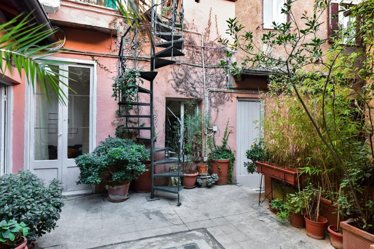 Monti Secret Garden Apartment Рим Екстериор снимка